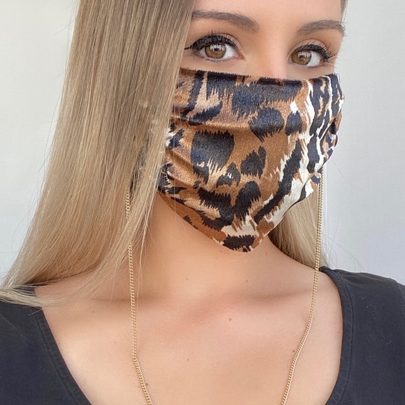 🐆✨ Animal Print Mask With Chain - Picture 4 of 6